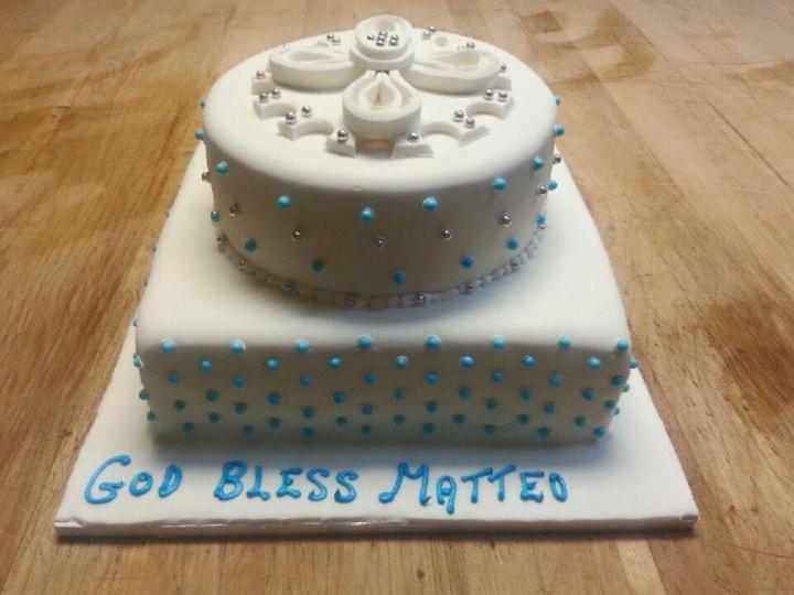  Nous réalisons des gâteaux simples et répondons aux demandes plus complexes.